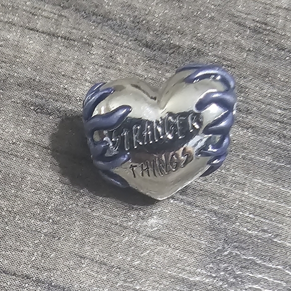 Pandora Stranger Things Glow-in-the-dark Heart Charm - Picture 5 of 10